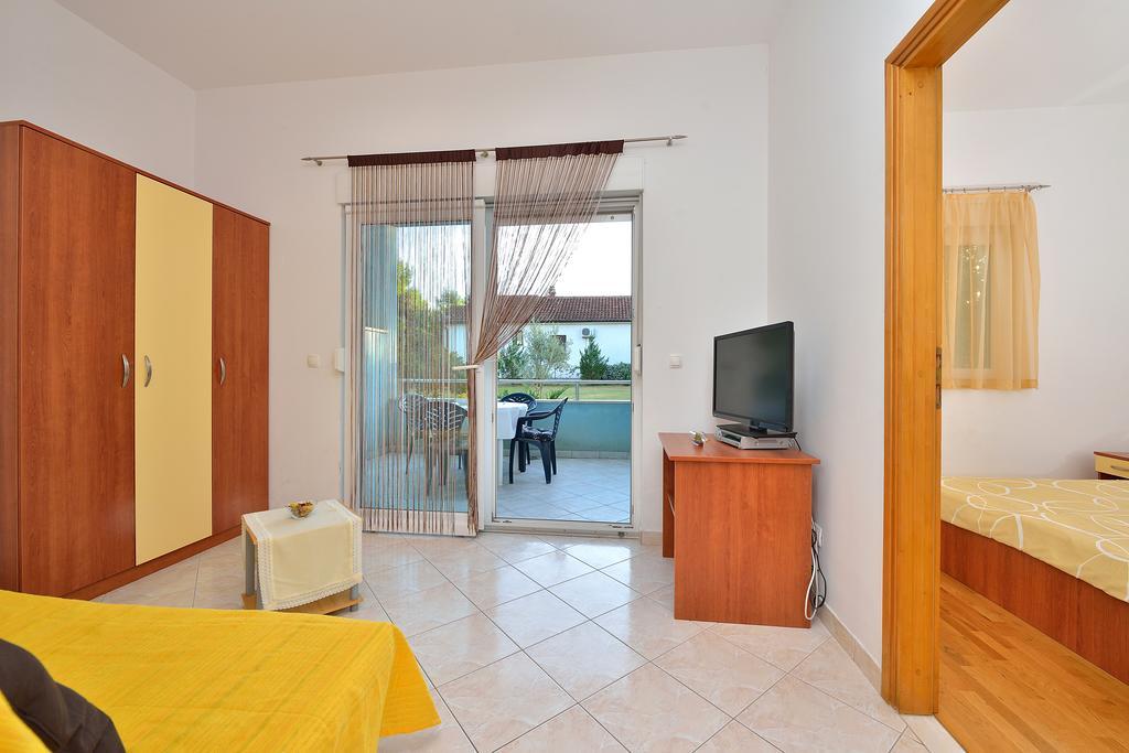 Sara Apartments Петрчане Номер фото
